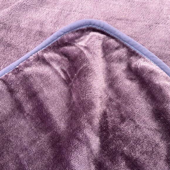 SARA QUEEN SOLID LIGHT PURPLE MINK FLEECE BLANKET - Picture 4 of 4